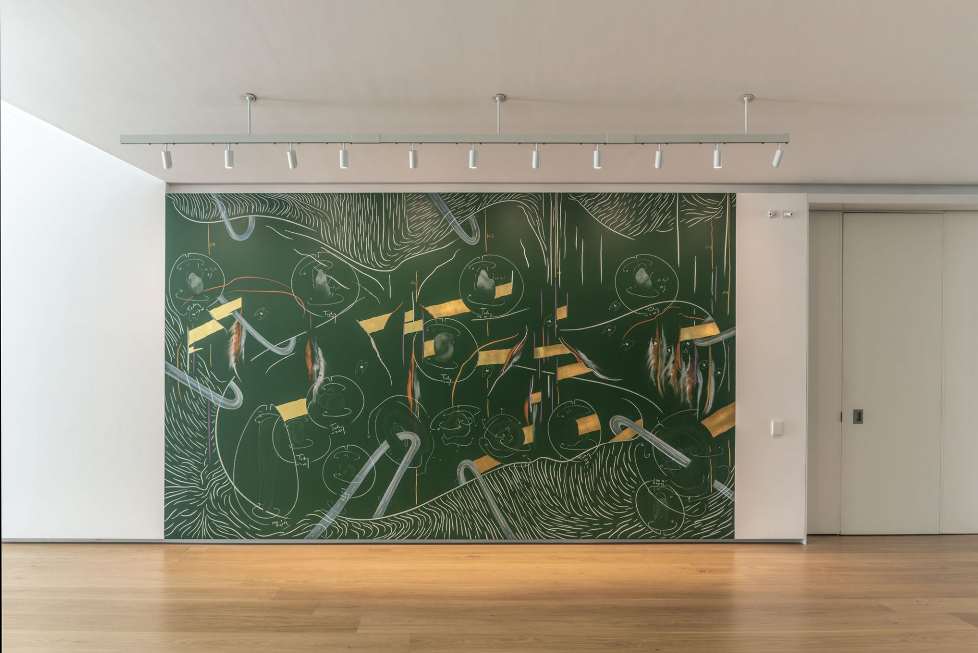 WV 2019-099 Vertical Jorinde Voigt Houston 2019 Two part mural, 289,56 x 1097,28 cm und 289,56 x 487,68 cm Chalks and gold leaf on wall paint unique work signed Temporary installation from 28.09.2019 until 30.09.2020 In the entrance area of the Menil Drawing Institute. The Menil Collection, Houston, USA